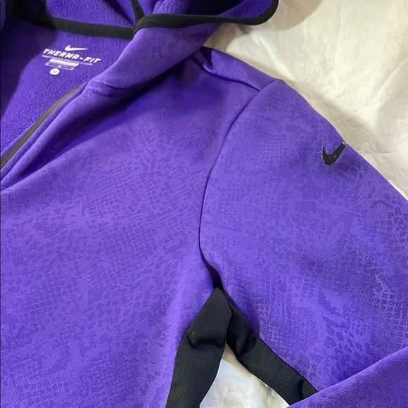 Nike Therma-Fit Jacket in Deep Purple - Picture 3 of 8